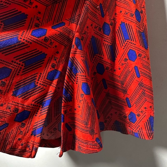 LuLaRoe Red Blue Geometric Tribal Print‎ Short Sleeve Tunic Top S NEW with FLAW - Picture 10 of 14